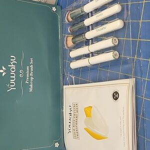 Yuwaku Makeup Brush Set Lipsticks & Mask New Un-Sealed Box